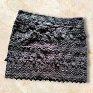 American Eagle Size 4 Charcoal Gray Floral Lace Mini Skirt